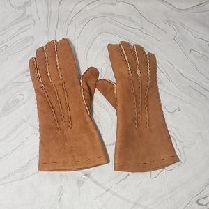 Vintage  handmade skin lamb gloves.